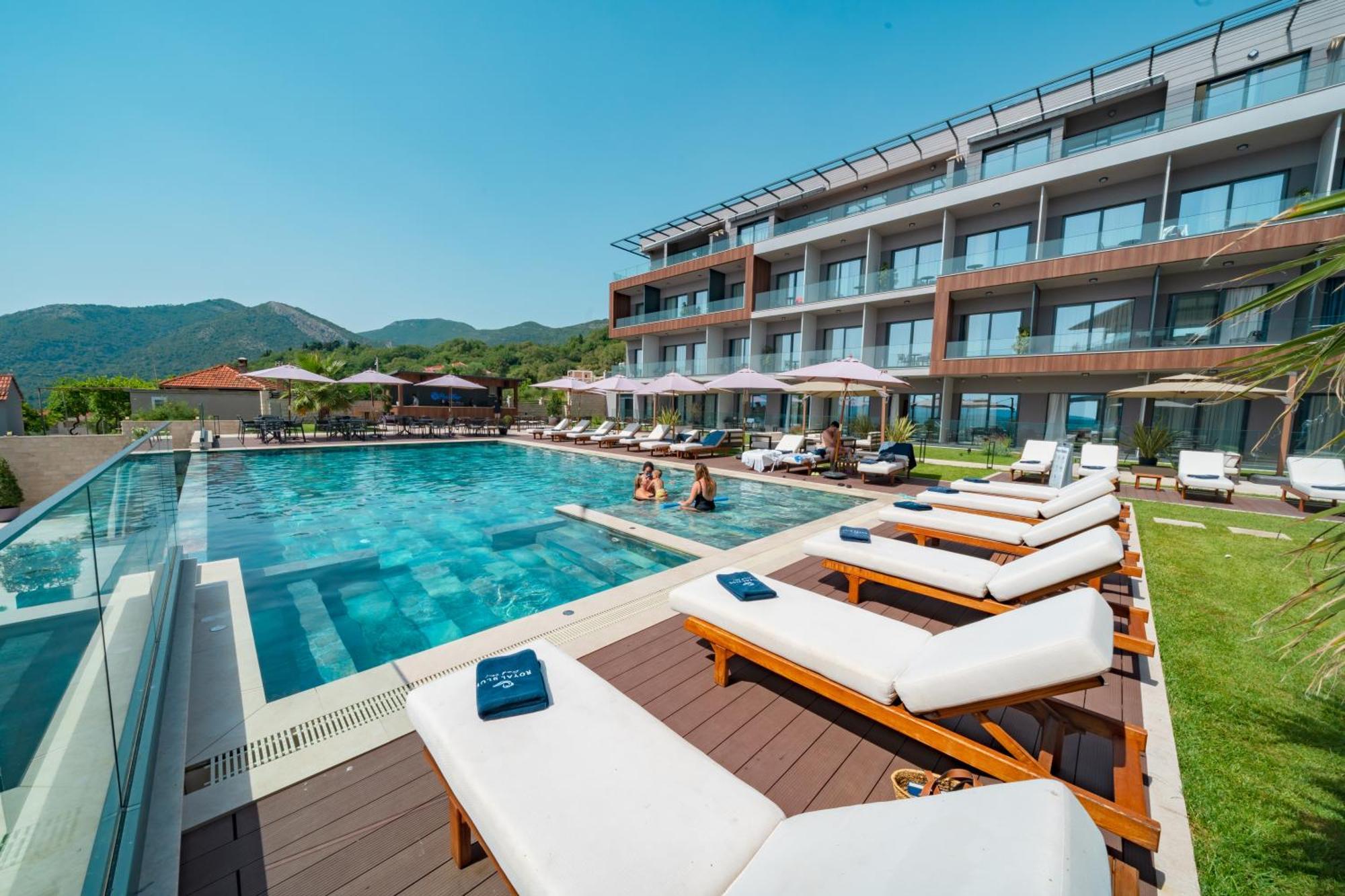 Royal Blue Resort & Residences Kavač Екстериор снимка